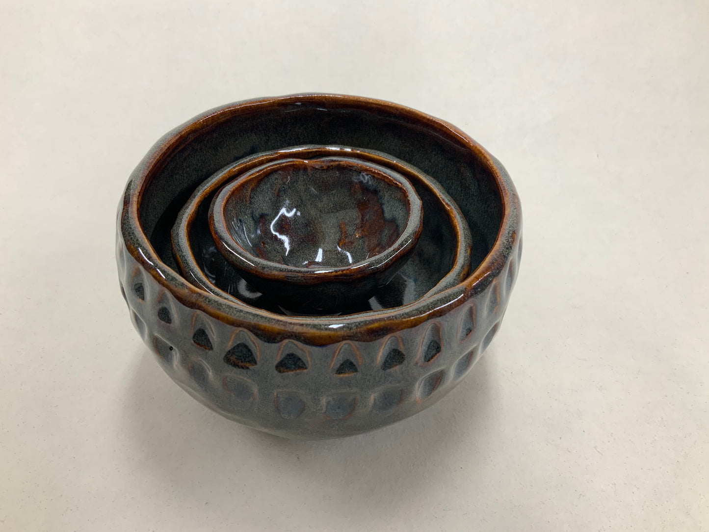 Textured nesting bowls